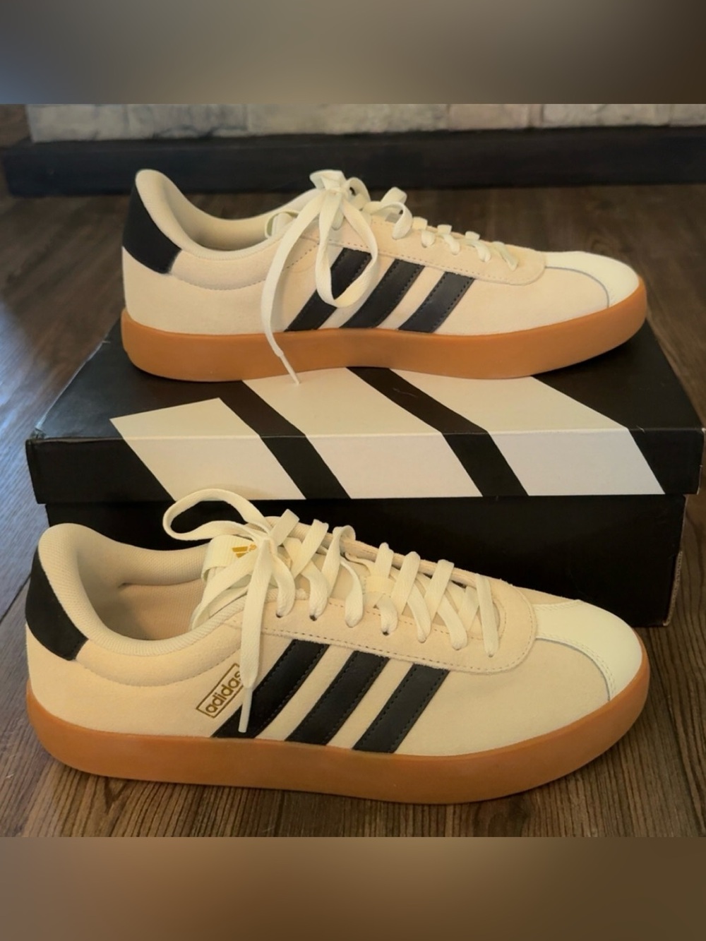 New never worn adidas vl court size 10.5